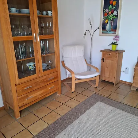 Feldbergblick, 2-zimmer, Kbt, Separater Eingang, Suedterrasse Mit Markise Apartman Idstein
