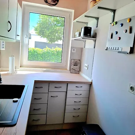 Apartment Feldbergblick, 2-zimmer, Kbt, Separater Eingang, Suedterrasse Mit Markise Idstein